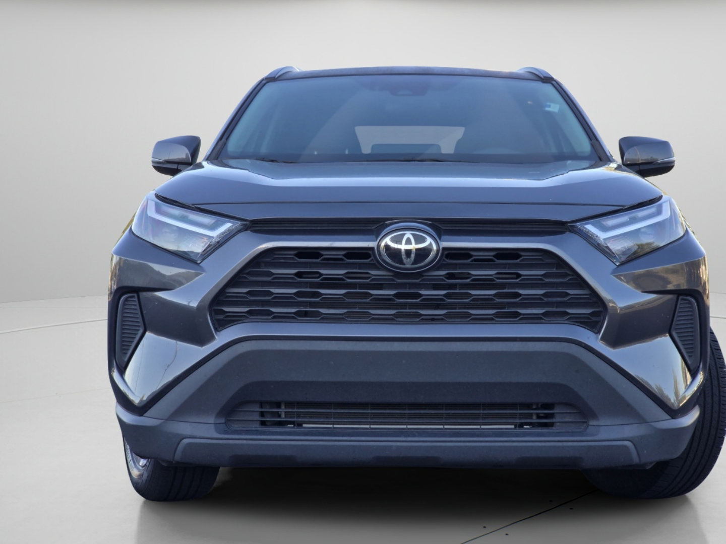 Used 2022 Toyota RAV4 XLE w/ Convenience Package AWD/4WD image 3
