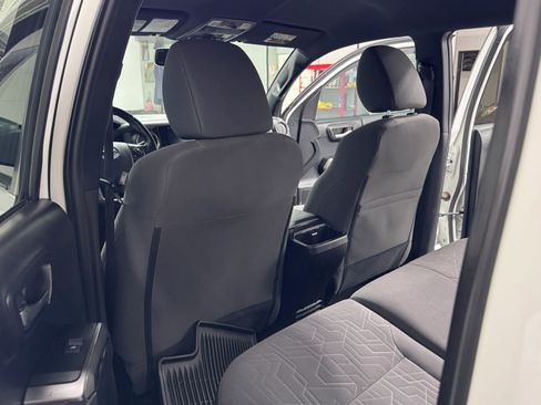 Used 2016 Toyota Tacoma TRD Off-Road w/ Towing Package image 18