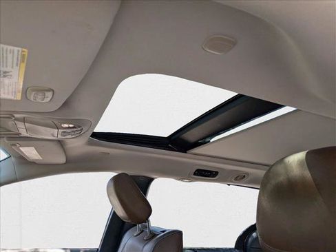 Used 2017 Chrysler Pacifica Limited w/ UConnect Theater Package image 9