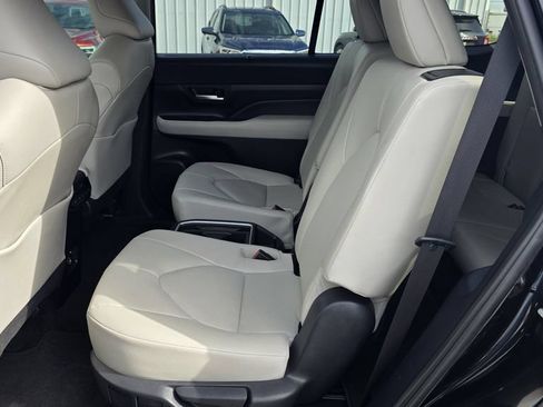 Used 2026 Toyota Grand Highlander FWD image 16