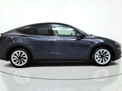 Used 2026 Tesla Model Y 2WD image 10