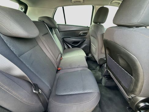 Used 2019 Chevrolet Trax LS FWD image 27