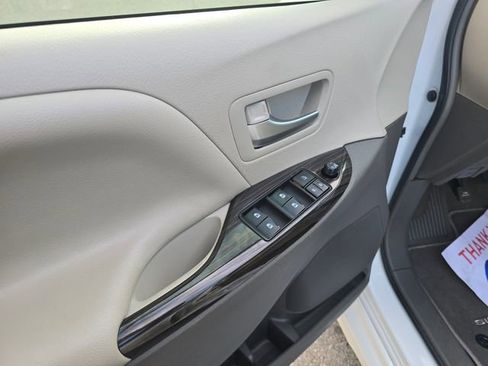 Used 2019 Toyota Sienna XLE Premium image 11