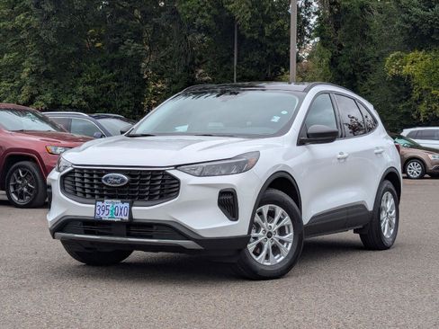 Used 2025 Ford Escape Active AWD/4WD image 1