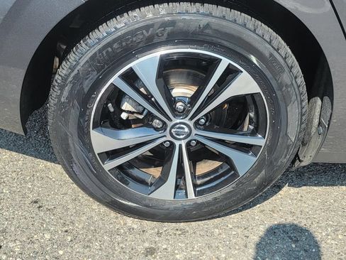 Used 2022 Nissan Sentra SV w/ Lighting Package FWD image 9