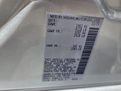 Used 2024 Nissan Altima 2.5 SR FWD image 16