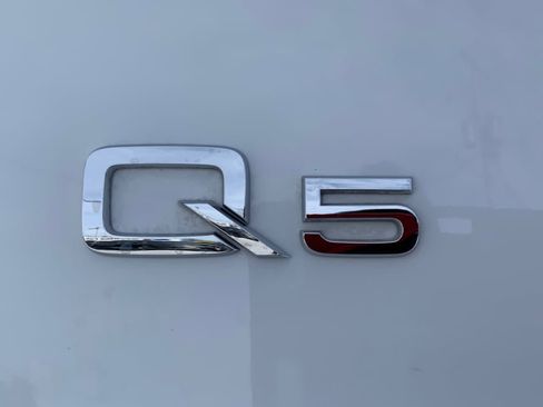 Used 2019 Audi Q5 Premium w/ Convenience Package image 24