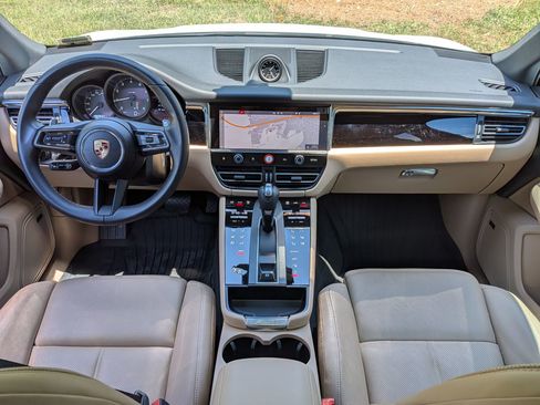 Certified 2025 Porsche Macan AWD/4WD image 21