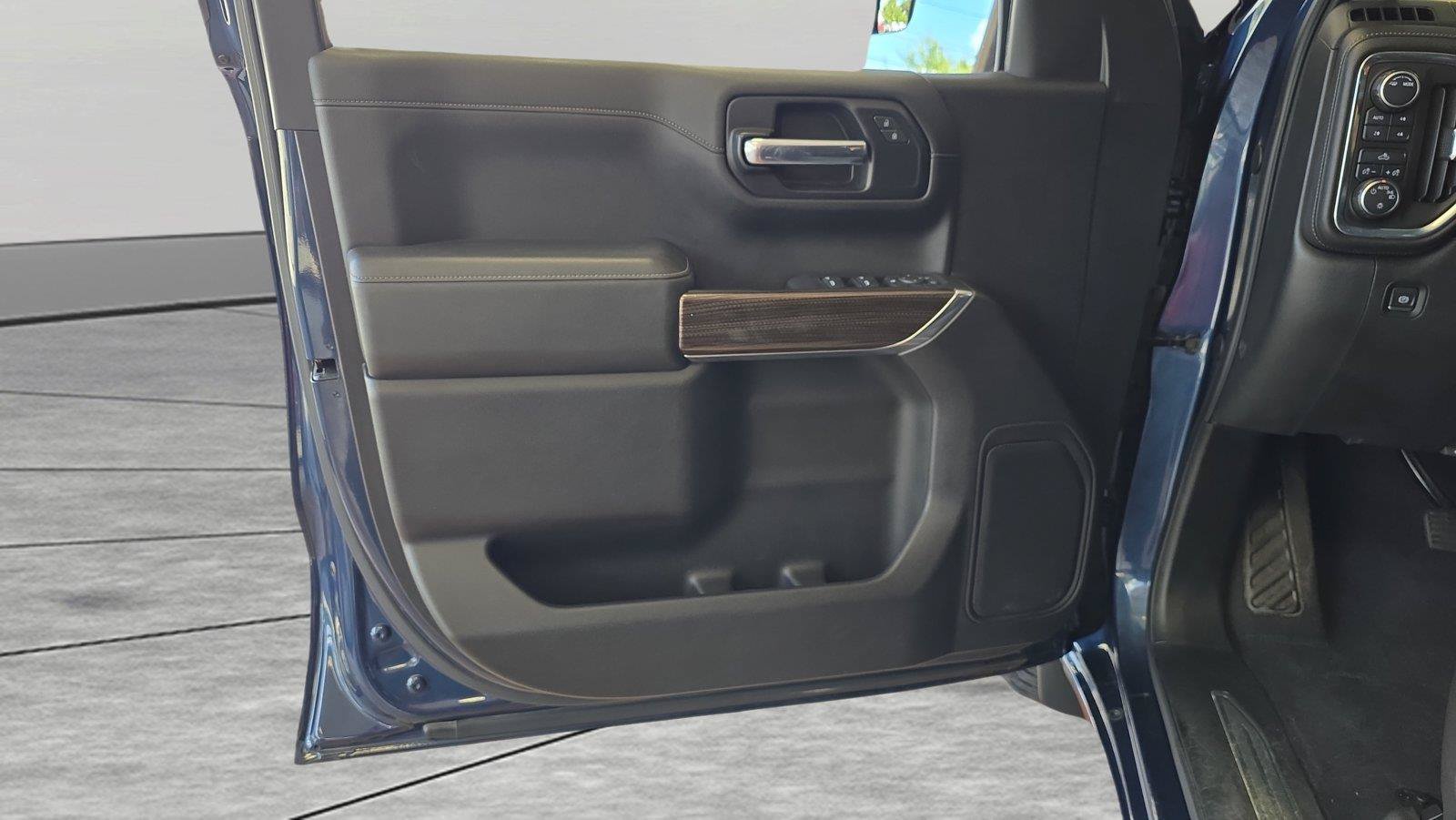 Used 2020 Chevrolet Silverado 1500 LT w/ All-Star Edition AWD/4WD image 12