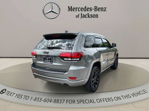 Used 2022 Jeep Grand Cherokee Laredo X AWD/4WD image 8