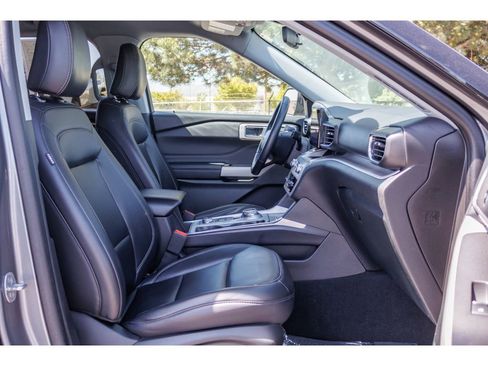 Used 2024 Ford Explorer XLT w/ Equipment Group 202A AWD/4WD image 11