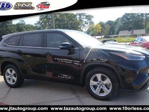 Used 2021 Toyota Highlander LE FWD image 8