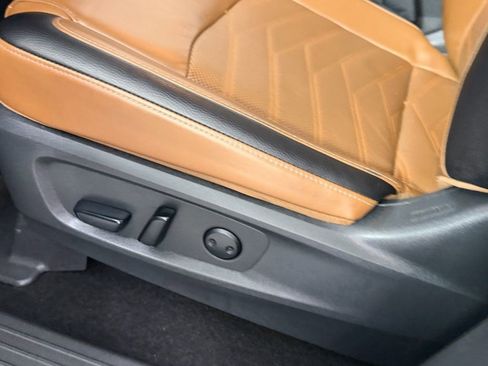 Used 2024 Nissan Pathfinder Platinum image 23