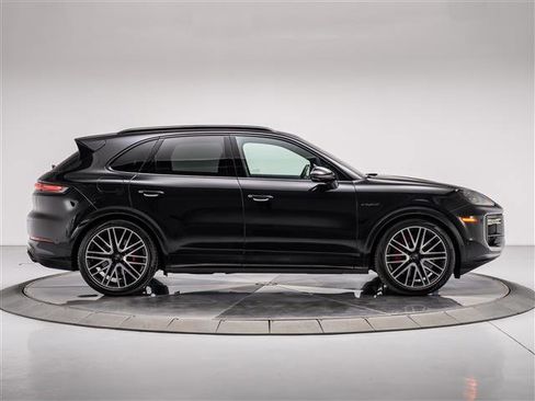 Used 2025 Porsche Cayenne Turbo AWD/4WD image 8