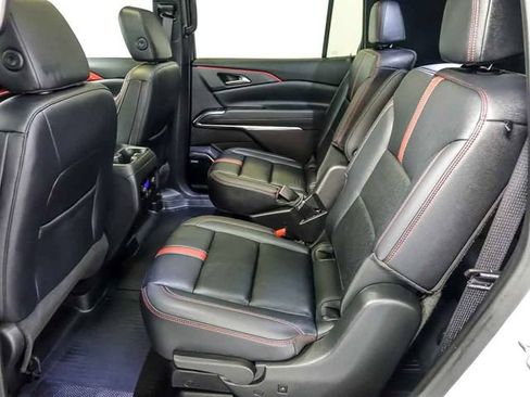 Certified 2024 Chevrolet Traverse RS w/ LPO, Floor Liner Package AWD/4WD image 15