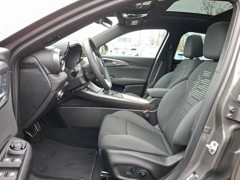 New 2025 Alfa Romeo Tonale image 9