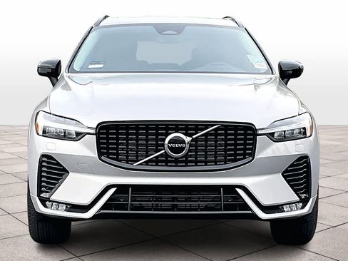 Used 2025 Volvo XC60 B5 Core w/ Climate Package image 3