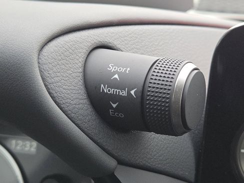 Certified 2025 Lexus ES 300h w/ Premium Package image 19