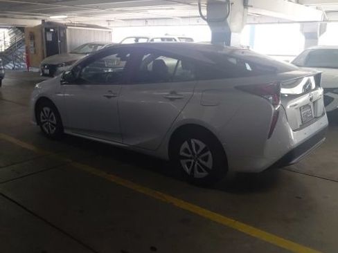 Used 2018 Toyota Prius Two w/ Prius Two Safety Plus Package FWD image 3
