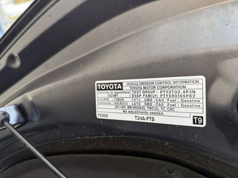 Used 2023 Toyota Highlander LE image 28