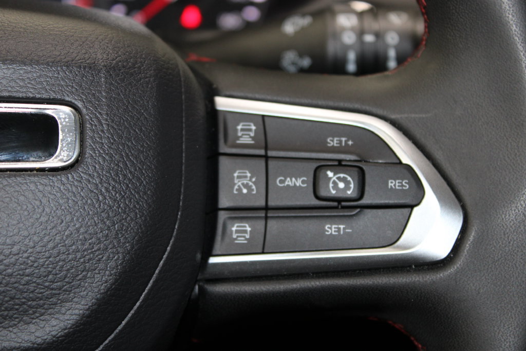 Used 2025 Jeep Compass Trailhawk AWD/4WD image 33