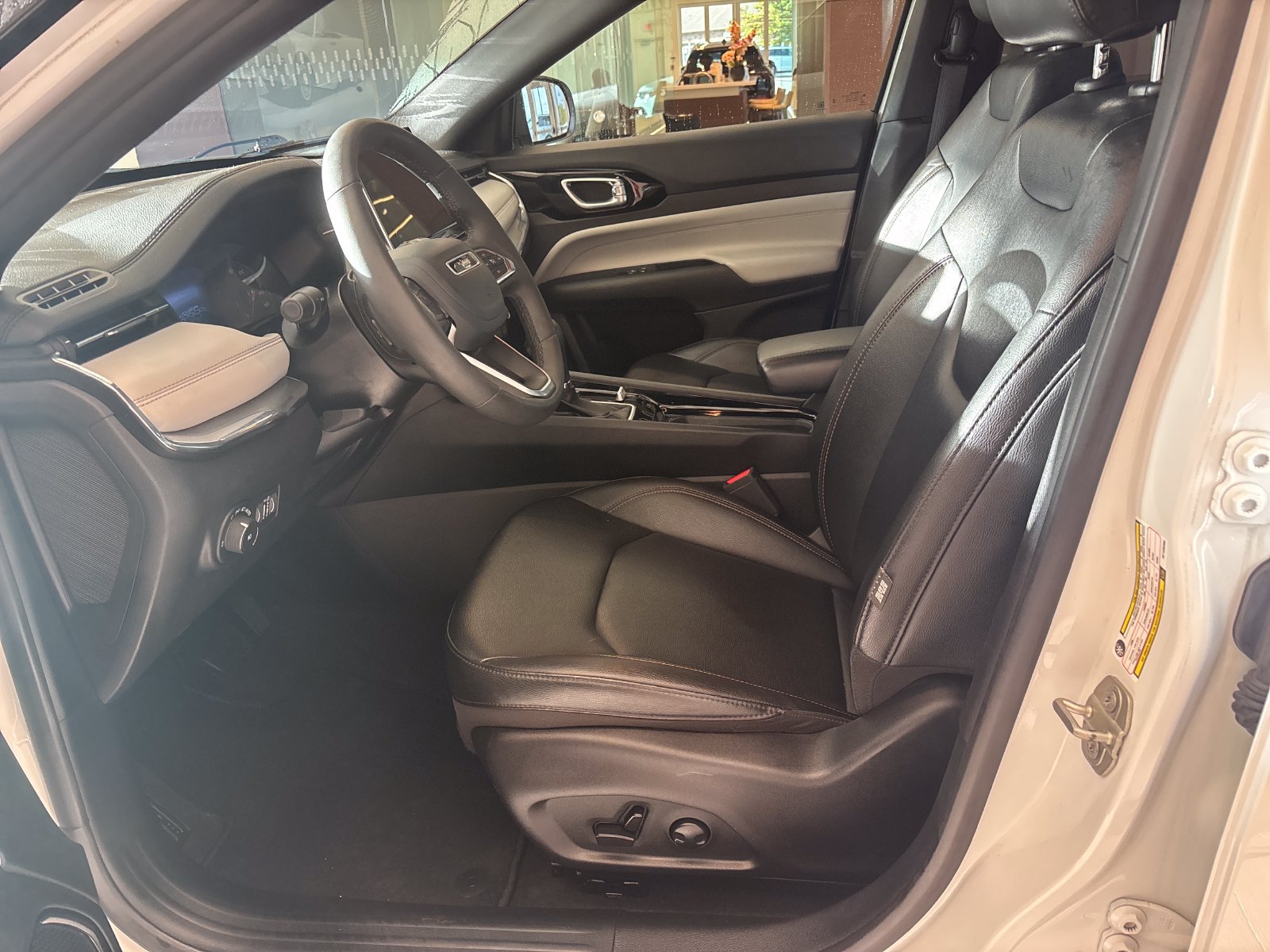 Used 2024 Jeep Compass Limited AWD/4WD image 12