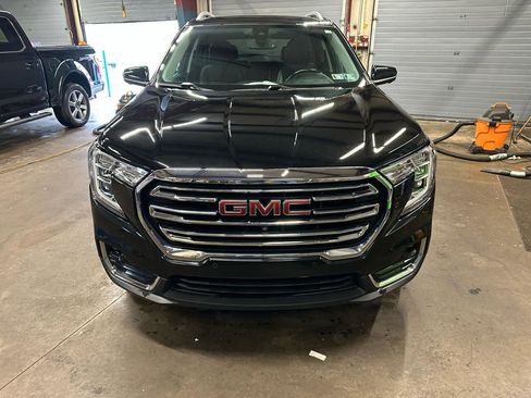 Used 2022 GMC Terrain SLT w/ Tech Package AWD/4WD image 2