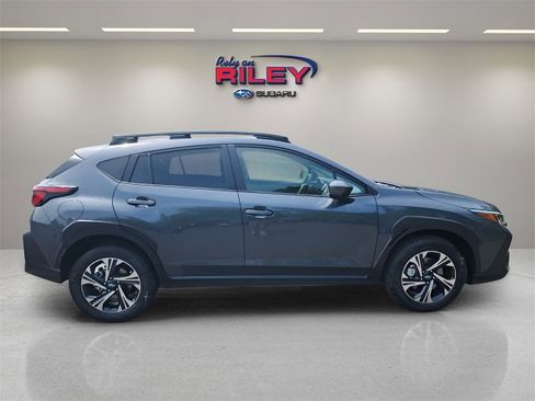 Used 2025 Subaru Crosstrek 2.0i Premium image 6