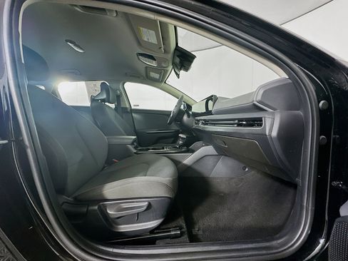 Used 2025 Kia K4 LXS FWD image 31