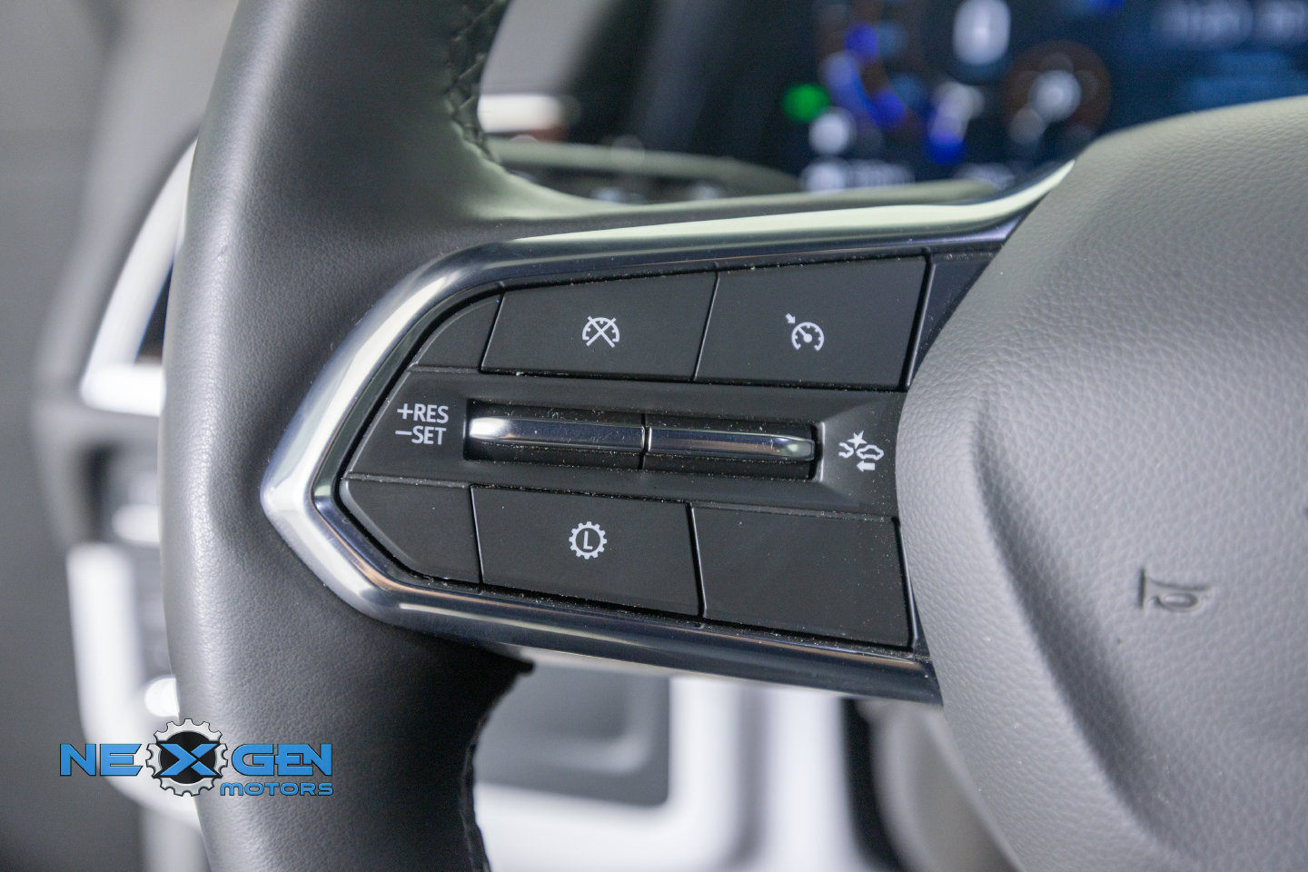 Used 2025 Chevrolet Suburban Premier AWD/4WD image 17