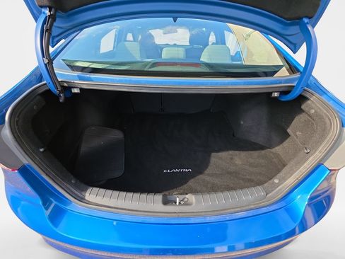 Used 2017 Hyundai Elantra SE FWD image 22