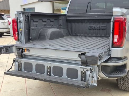 Used 2025 GMC Sierra 1500 AT4 w/ AT4 Premium Package AWD/4WD image 9