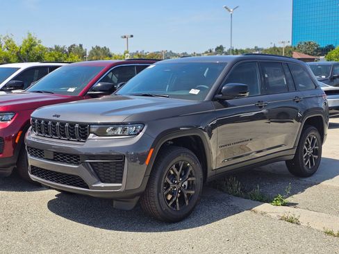 New 2026 Jeep Grand Cherokee Altitude RWD image 3
