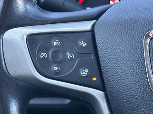 Used 2022 GMC Acadia Denali image 25