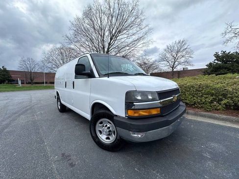 Used 2018 Chevrolet Express 2500 RWD image 4