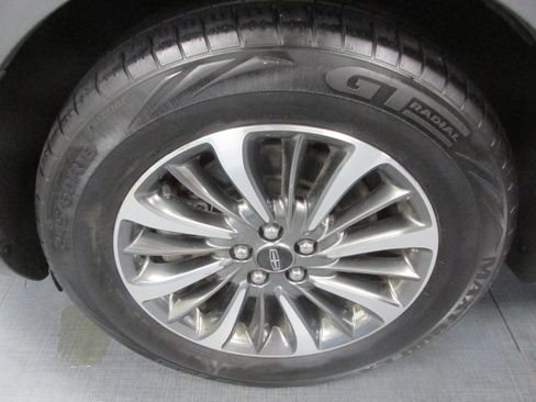 Used 2019 Lincoln Nautilus Select AWD/4WD image 14