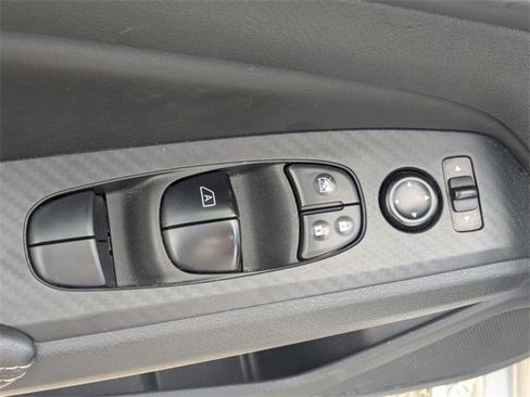 Used 2024 Nissan Altima 2.5 SV image 12