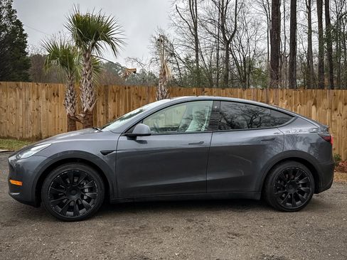 Used 2021 Tesla Model Y Long Range image 4