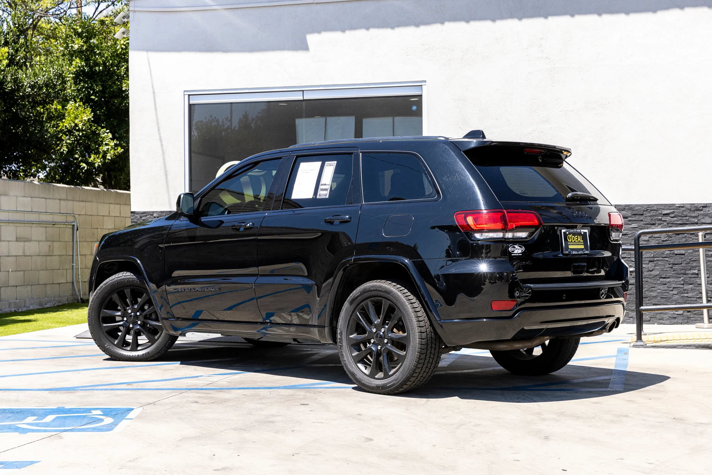 Used 2020 Jeep Grand Cherokee Altitude AWD/4WD image 12