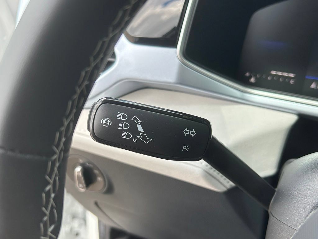 New 2026 Volkswagen Taos SE FWD image 22