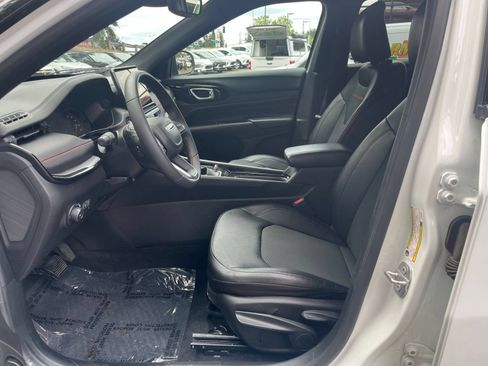 Used 2025 Jeep Compass Trailhawk AWD/4WD image 25