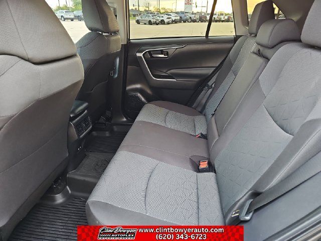 Used 2025 Toyota RAV4 XLE AWD/4WD image 22