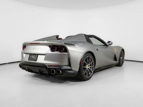 Used 2022 Ferrari 812 GTS image 8