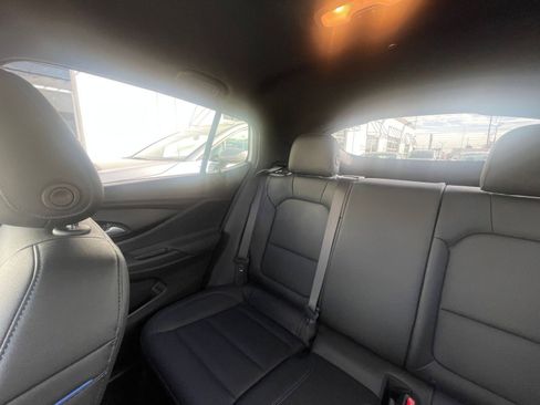 Used 2025 Buick Envista Sport Touring image 39