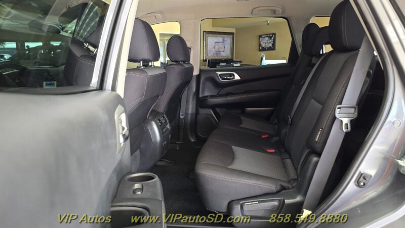 Used 2019 Nissan Pathfinder S FWD image 14