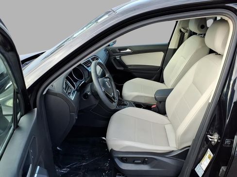 Used 2021 Volkswagen Tiguan SE image 19