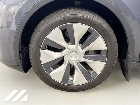 Used 2023 Tesla Model Y Long Range image 32