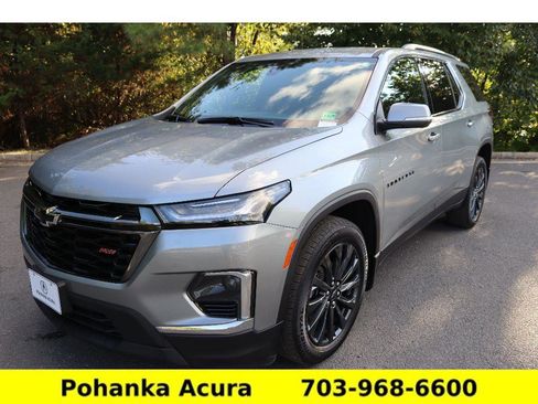 Used 2023 Chevrolet Traverse RS image 3