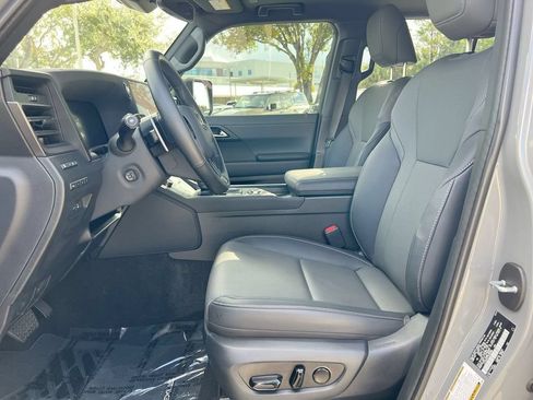 Used 2025 Lexus GX 550 w/ Cold Area Package AWD/4WD image 12