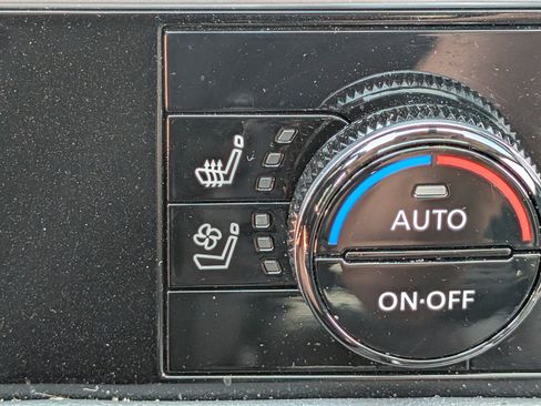 Used 2025 Nissan Pathfinder Platinum w/ Black Appearance Package FWD image 34